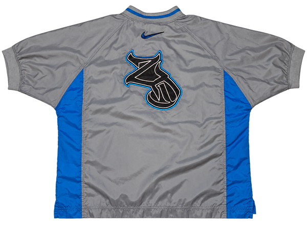 Nike 2D T-Shirt Breaker back with large embroidered 2D emblem